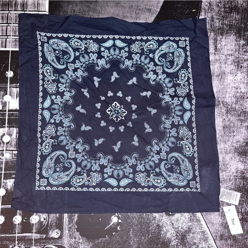 NWT Seashore Bandana - Picture 3 of 4